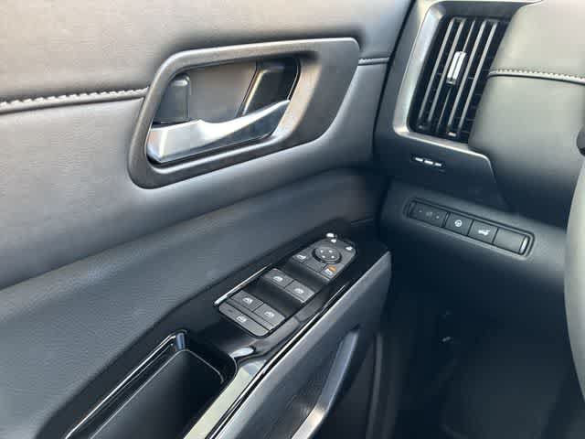 Used 2026 Nissan Pathfinder SL w/ SL Premium Package FWD image 42
