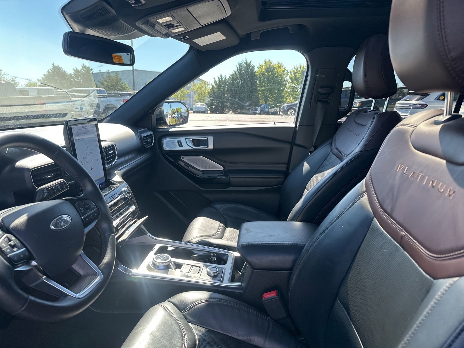 Used 2022 Ford Explorer Platinum w/ Technology Package AWD/4WD image 6