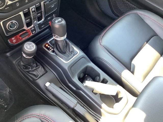 Used 2024 Jeep Wrangler Unlimited Rubicon w/ Safety Group AWD/4WD image 18
