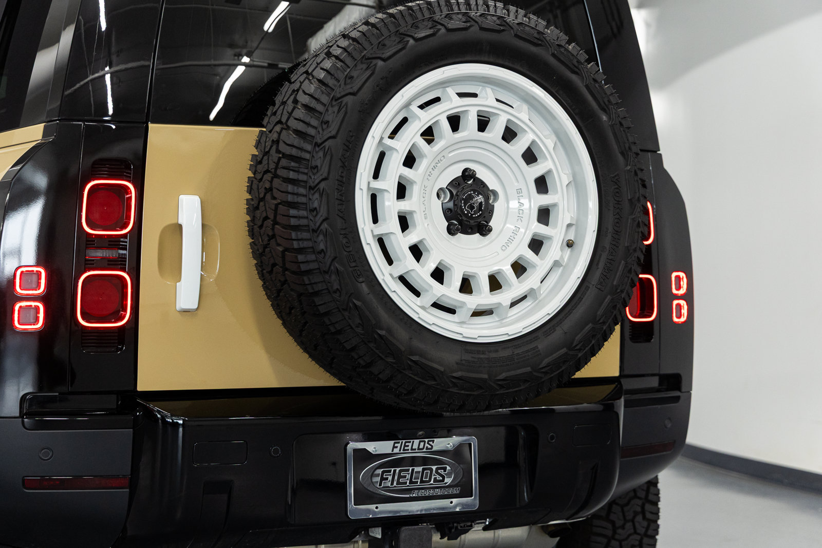 Used 2025 Land Rover Defender 90 S AWD/4WD image 25