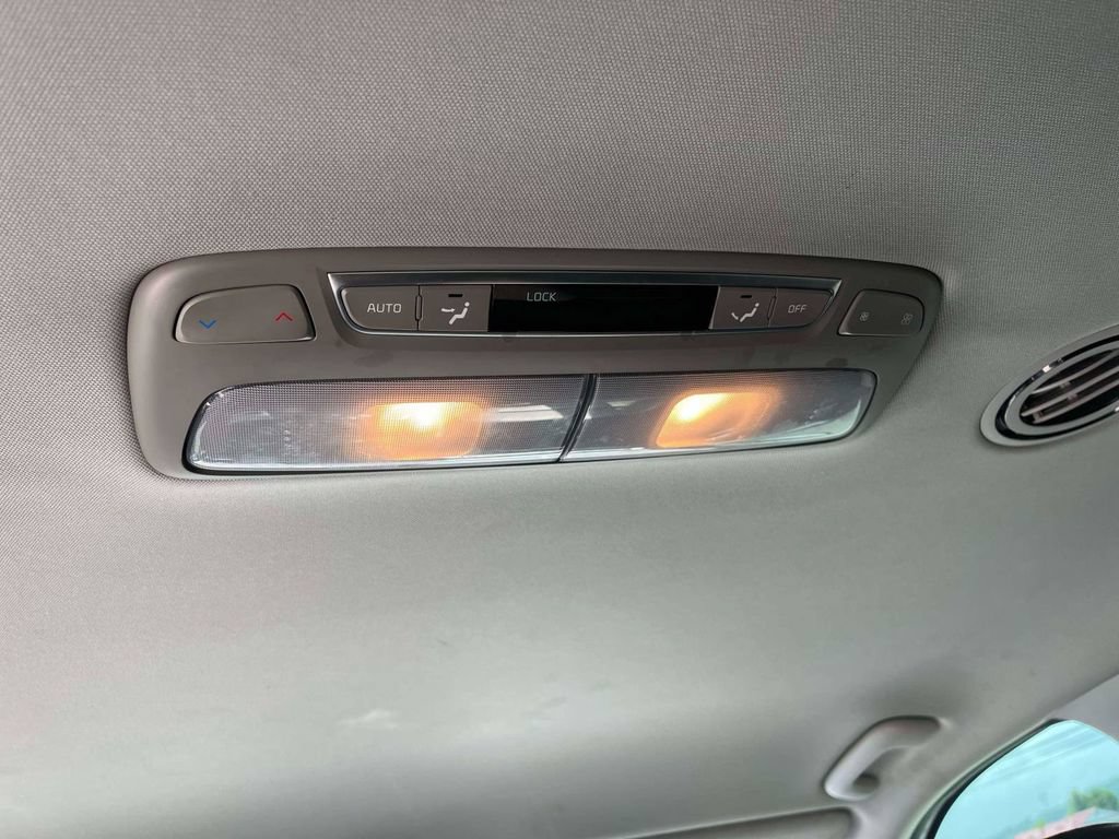 Used 2022 Kia Telluride LX FWD image 5