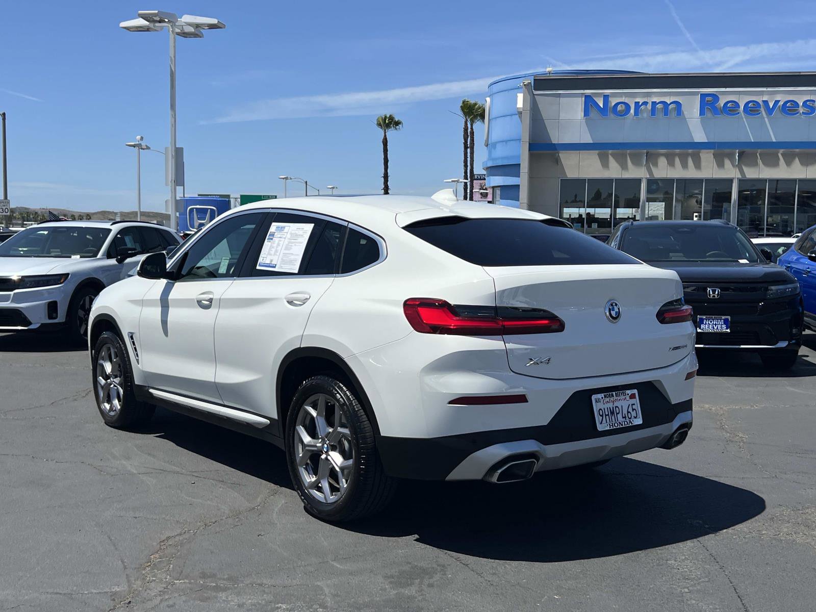 Used 2023 BMW X4 xDrive30i w/ Convenience Package AWD/4WD image 3