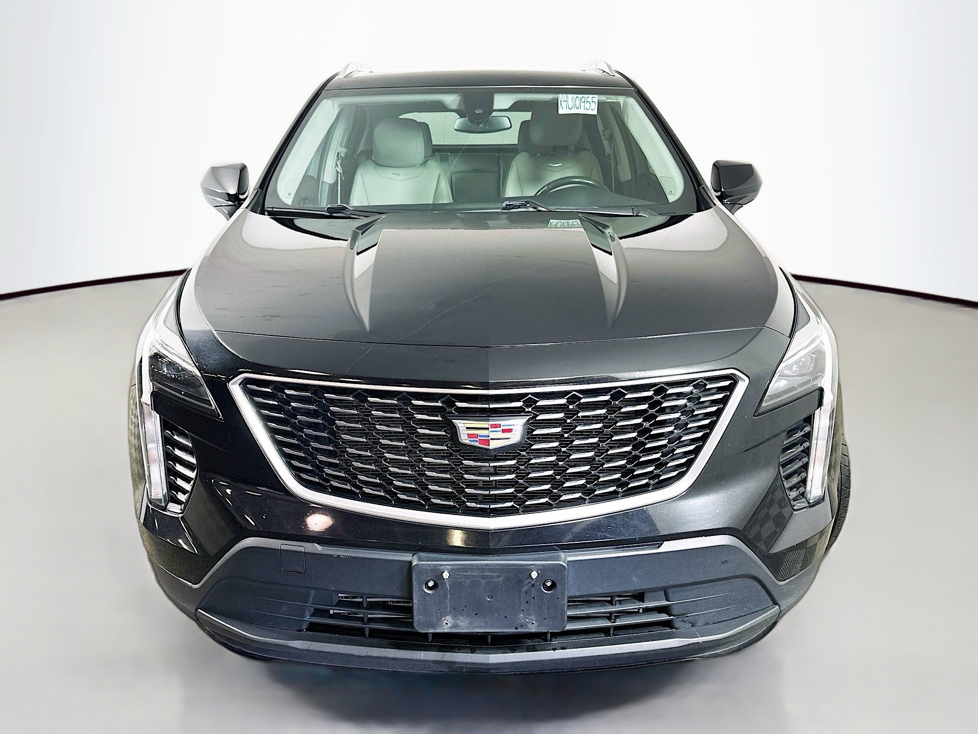 Used 2019 Cadillac XT4 Luxury w/ Cold Weather Package AWD/4WD image 2