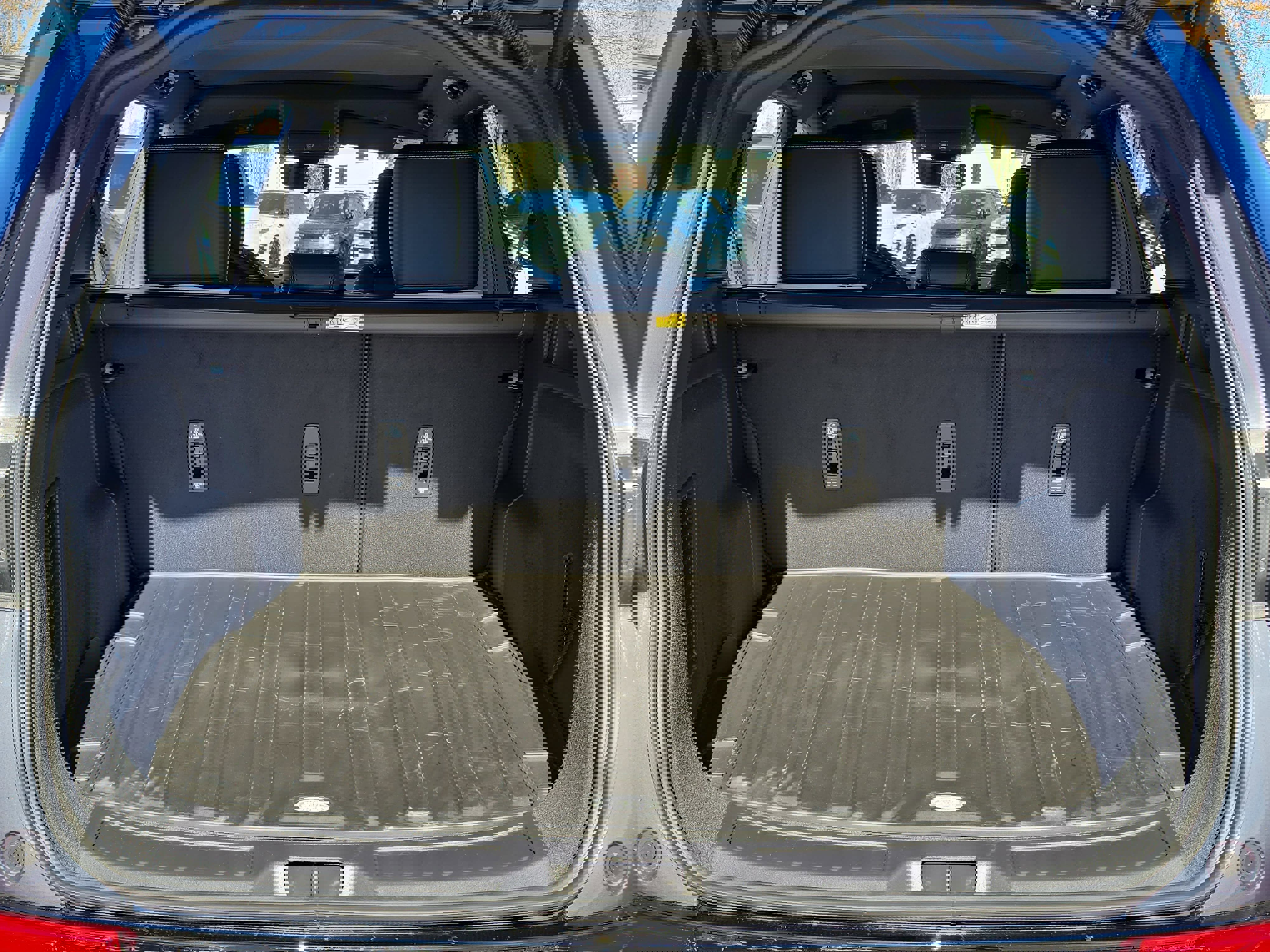 New 2025 Land Rover Discovery Sport Dynamic SE image 12