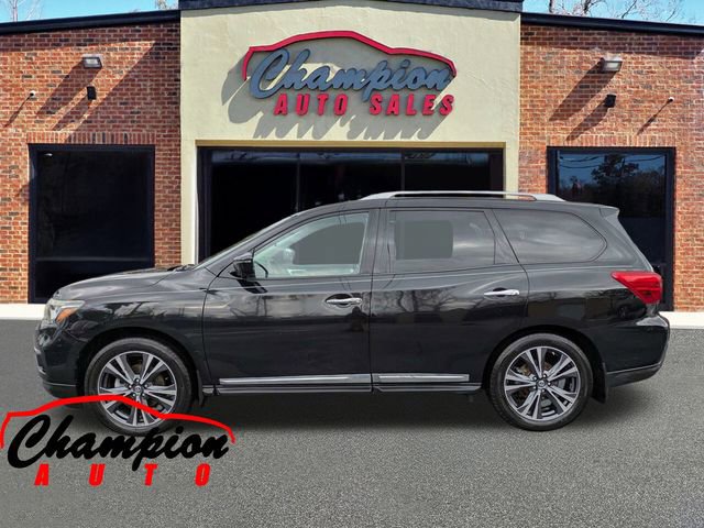 Used 2017 Nissan Pathfinder Platinum image 10