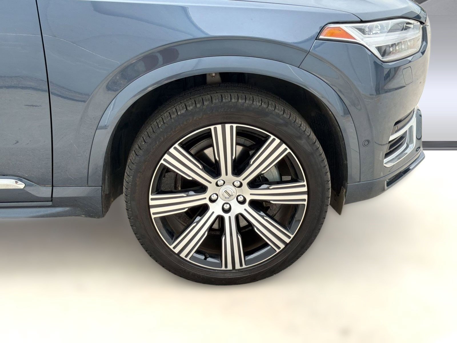 Certified 2024 Volvo XC90 B6 Plus w/ Protection Package Premier AWD/4WD image 12