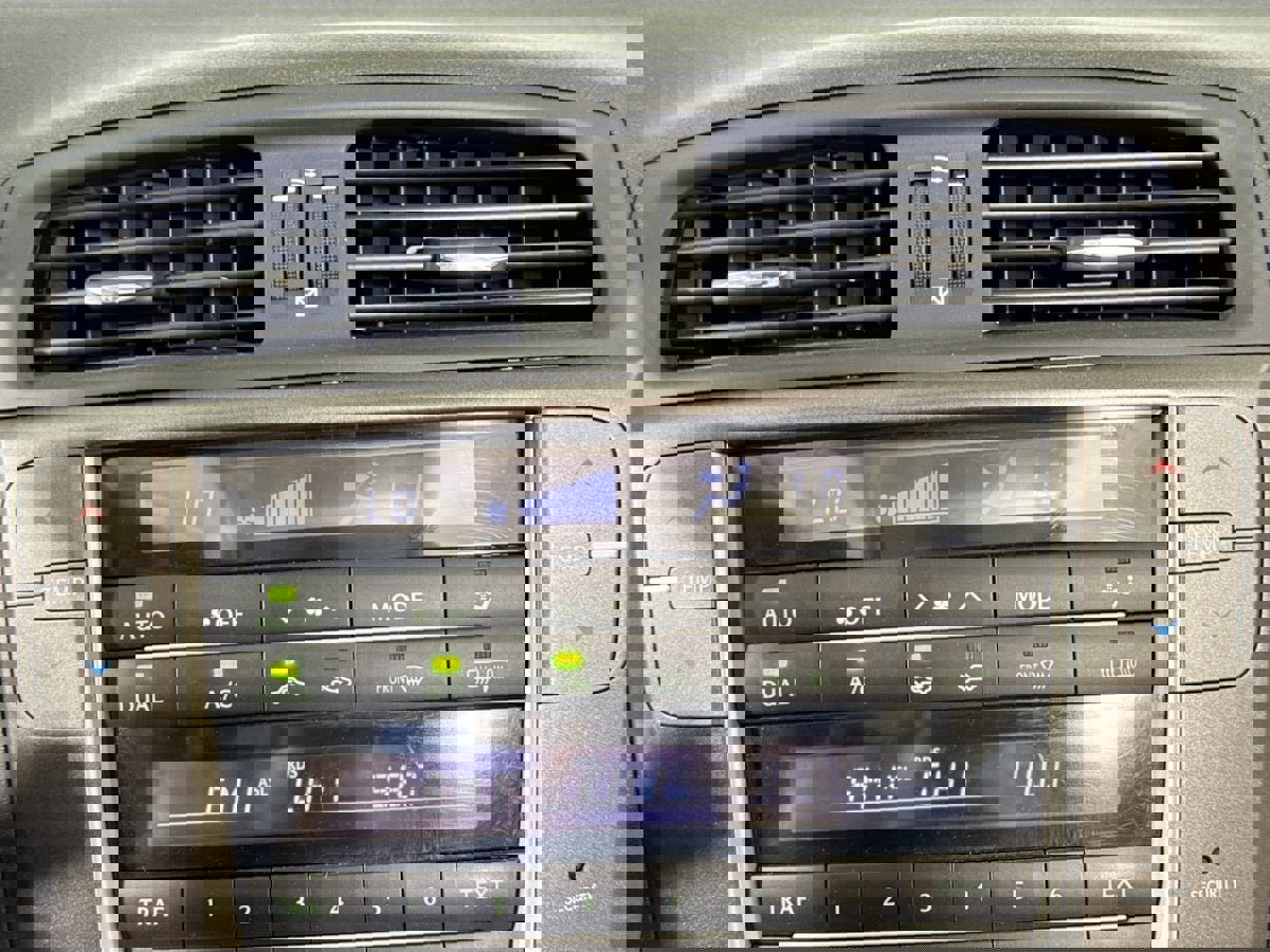 Used 2013 Lexus IS 250C image 16