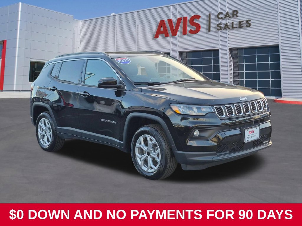 Used 2025 Jeep Compass Latitude w/ Sun & Sound Group AWD/4WD image 3