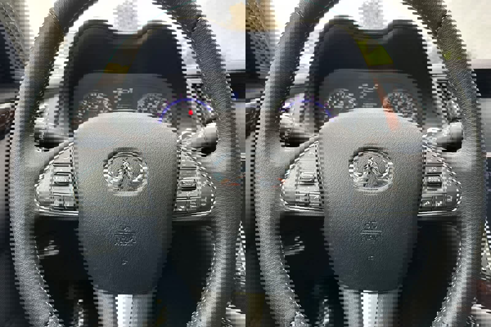 Used 2014 INFINITI Q50 Premium w/ Deluxe Technology Package image 25