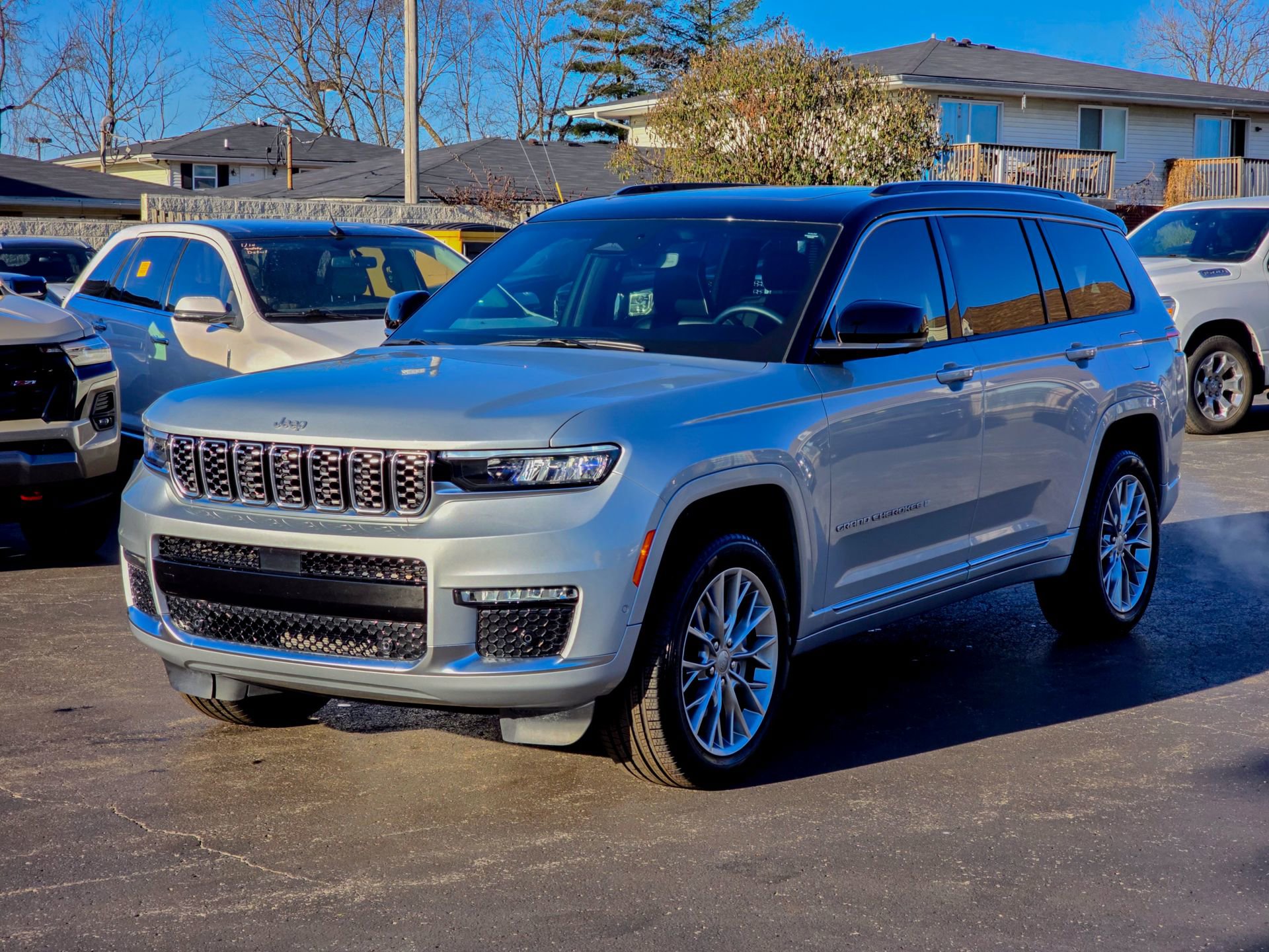 Used 2025 Jeep Grand Cherokee L Summit image 4