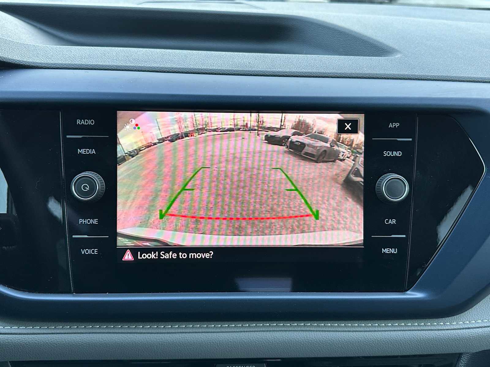 Used 2024 Volkswagen Taos SE image 28