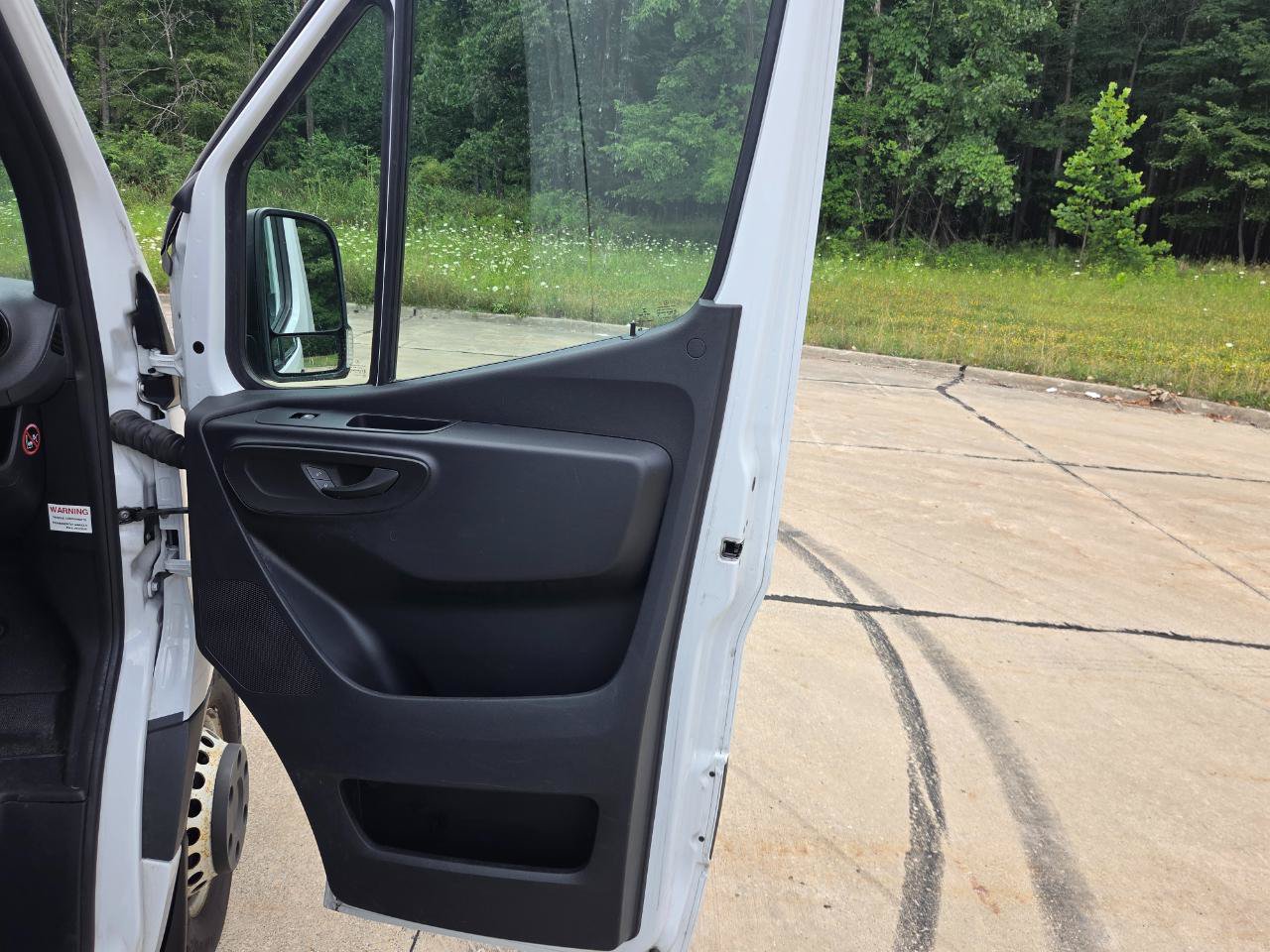 Used 2019 Freightliner Sprinter 144 RWD image 29