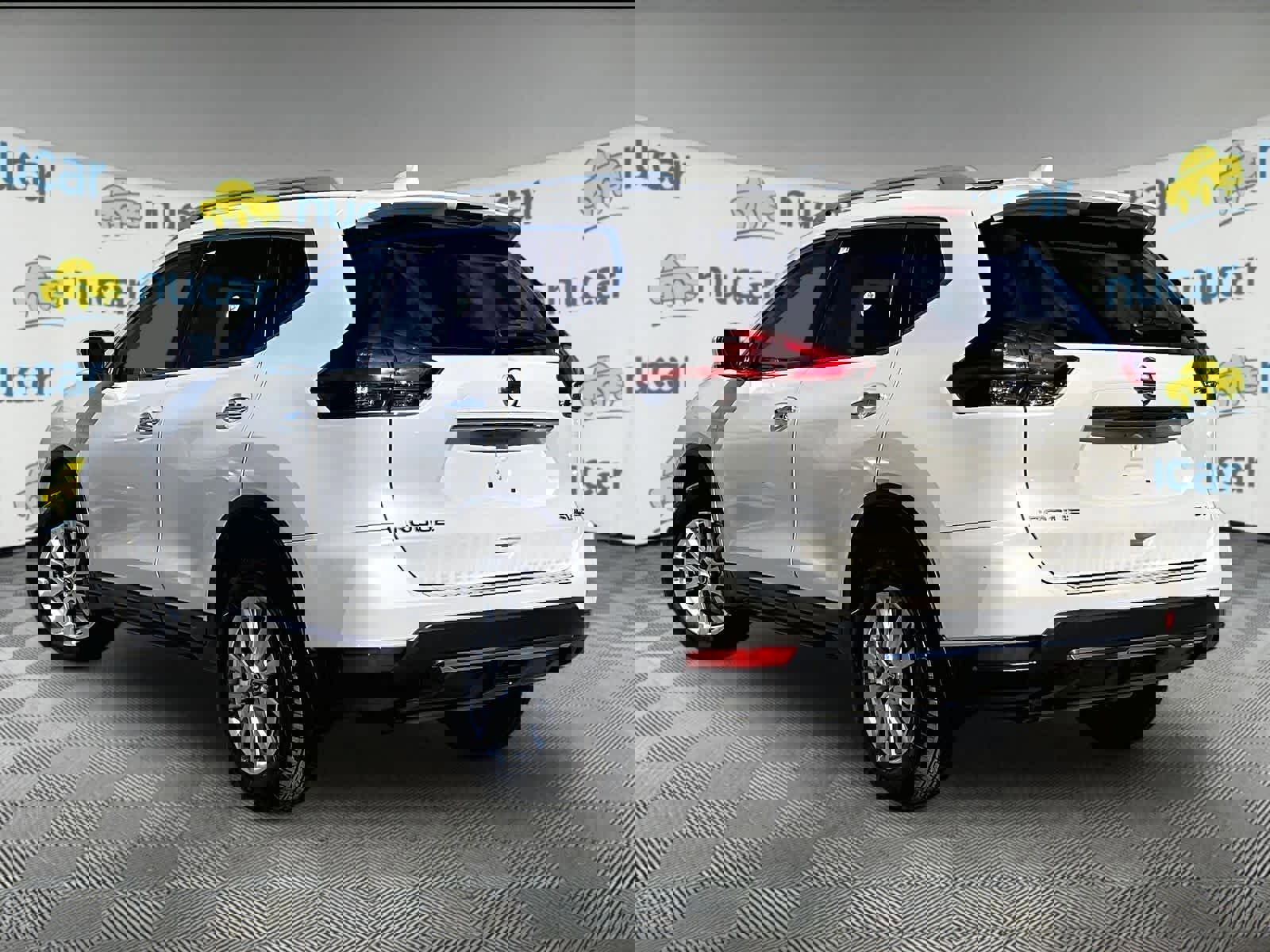 Used 2018 Nissan Rogue SV w/ Premium Package AWD/4WD image 4