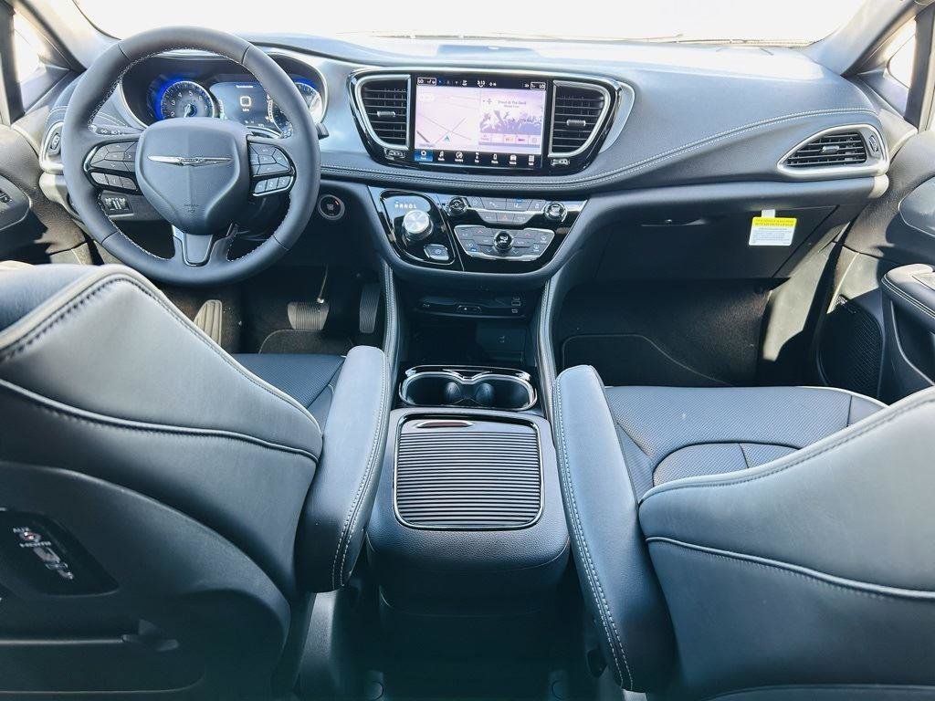 New 2026 Chrysler Pacifica Limited w/ Uconnect Theater Family Group image 32