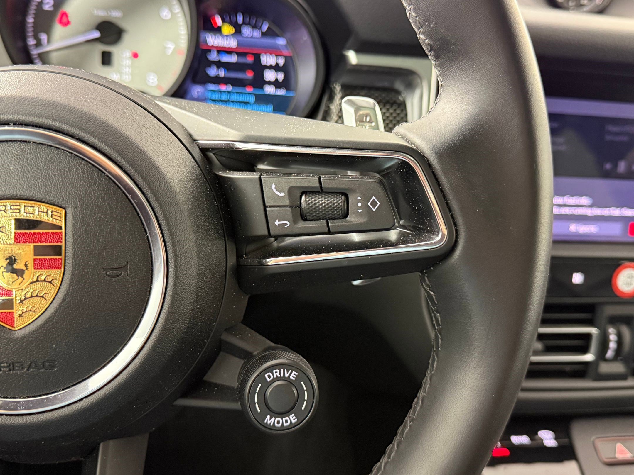 Certified 2024 Porsche Macan S image 23