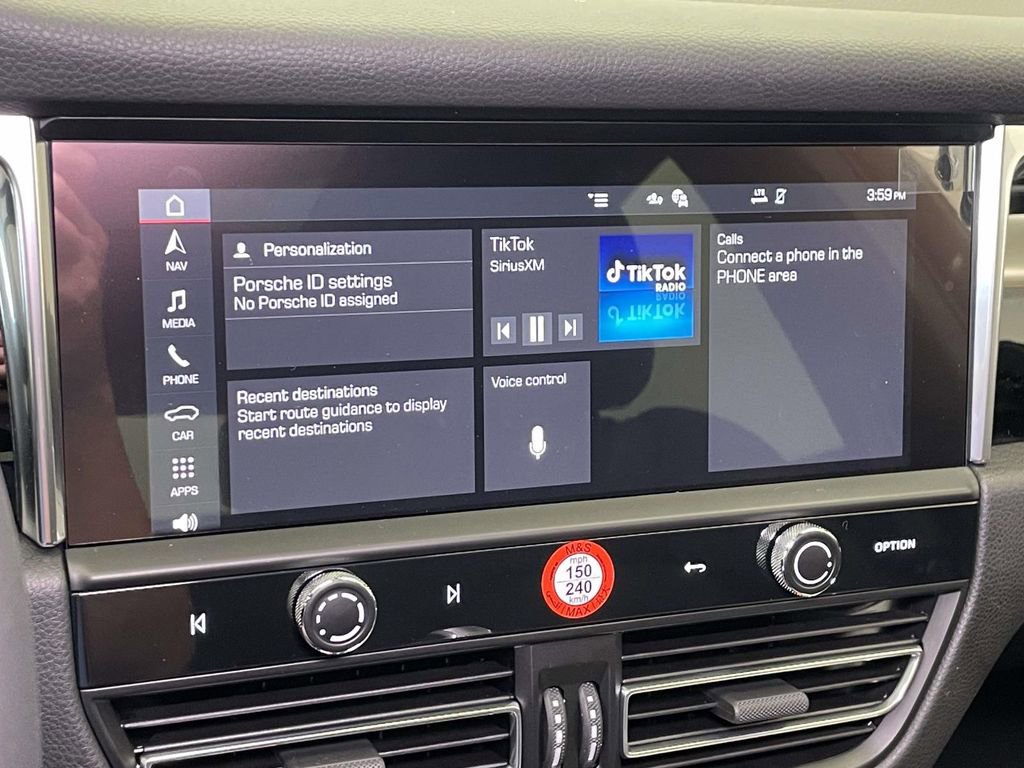 New 2025 Porsche Macan Base image 29