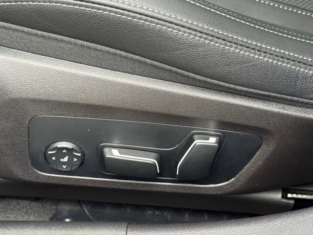 Used 2025 BMW 330i Sedan w/ Premium Package image 21