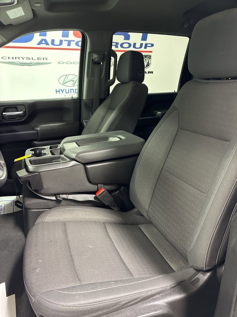 Used 2025 Chevrolet Silverado 2500 Custom w/ Custom Value Package image 12