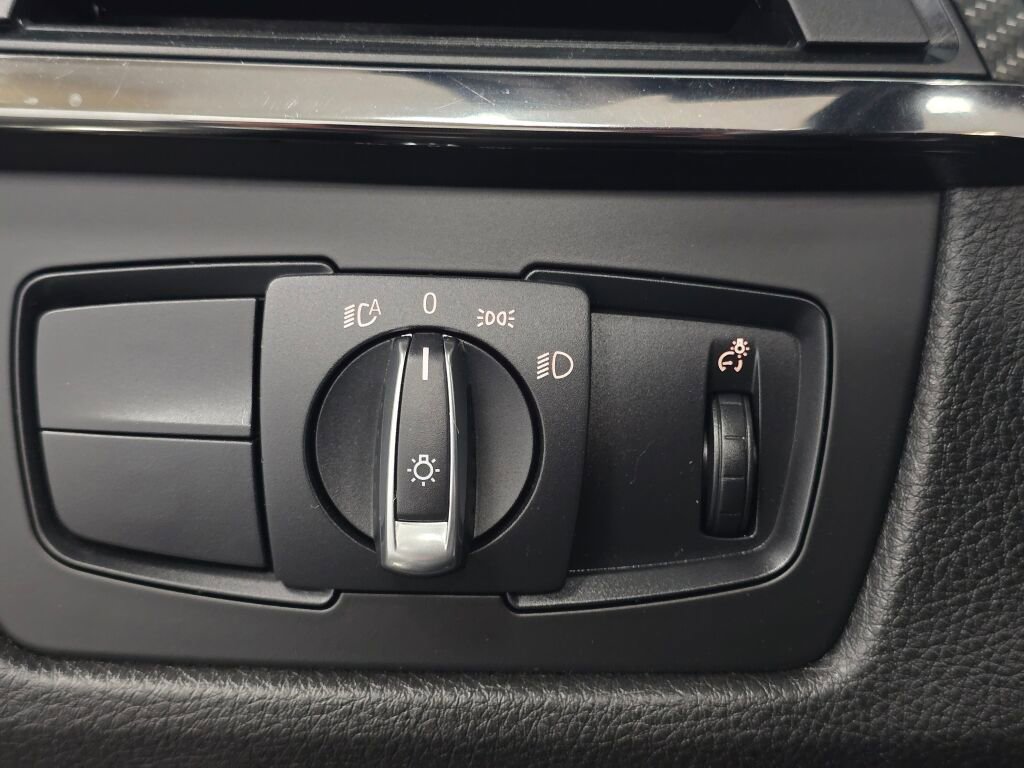 Used 2015 BMW M4 Convertible image 30