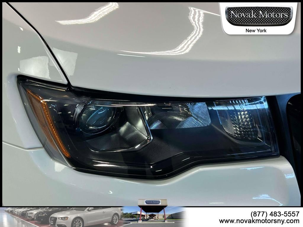 Used 2022 Jeep Grand Cherokee Laredo X image 8