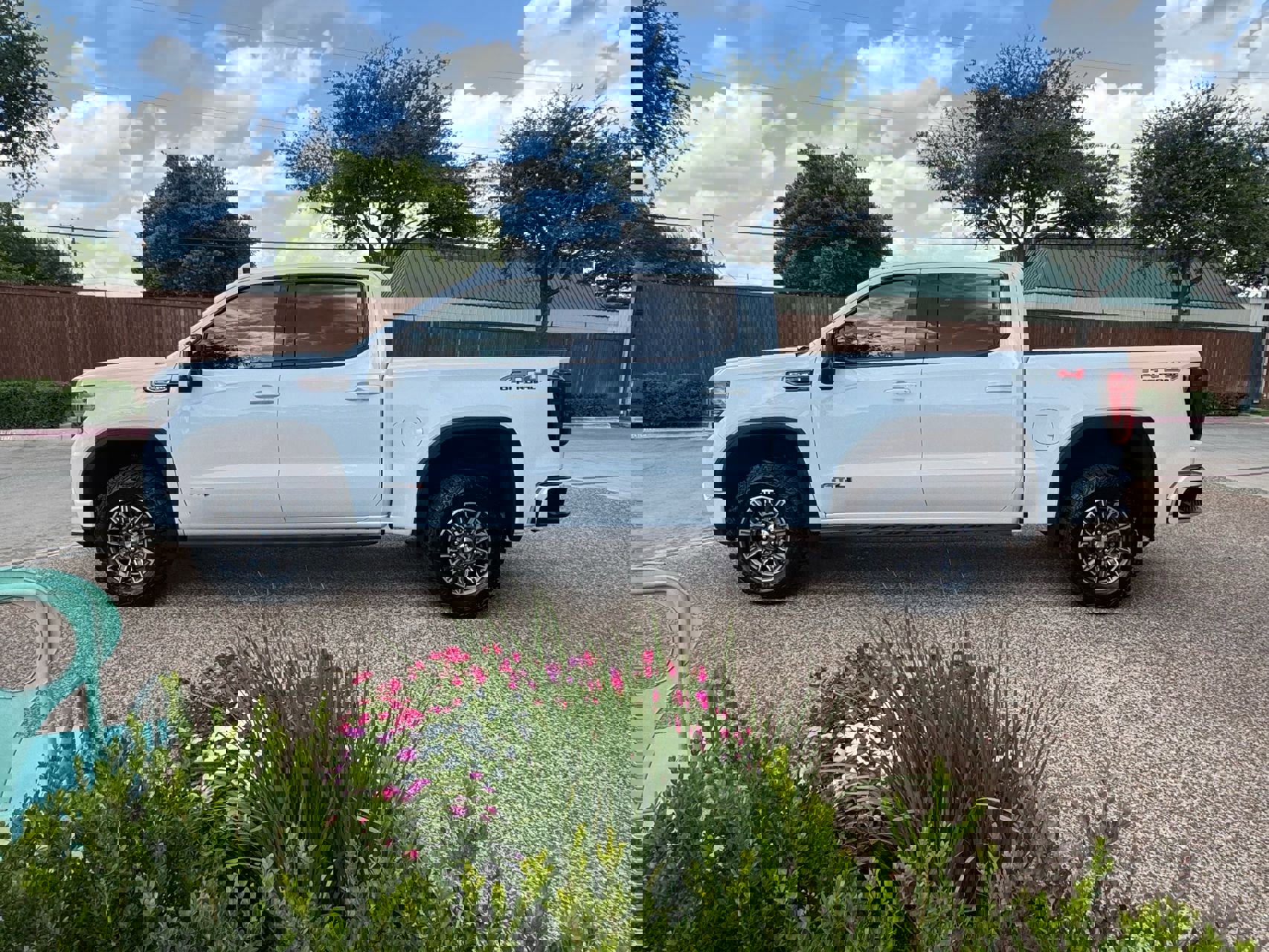 Used 2024 GMC Sierra 1500 AT4 w/ AT4 Premium Package image 12