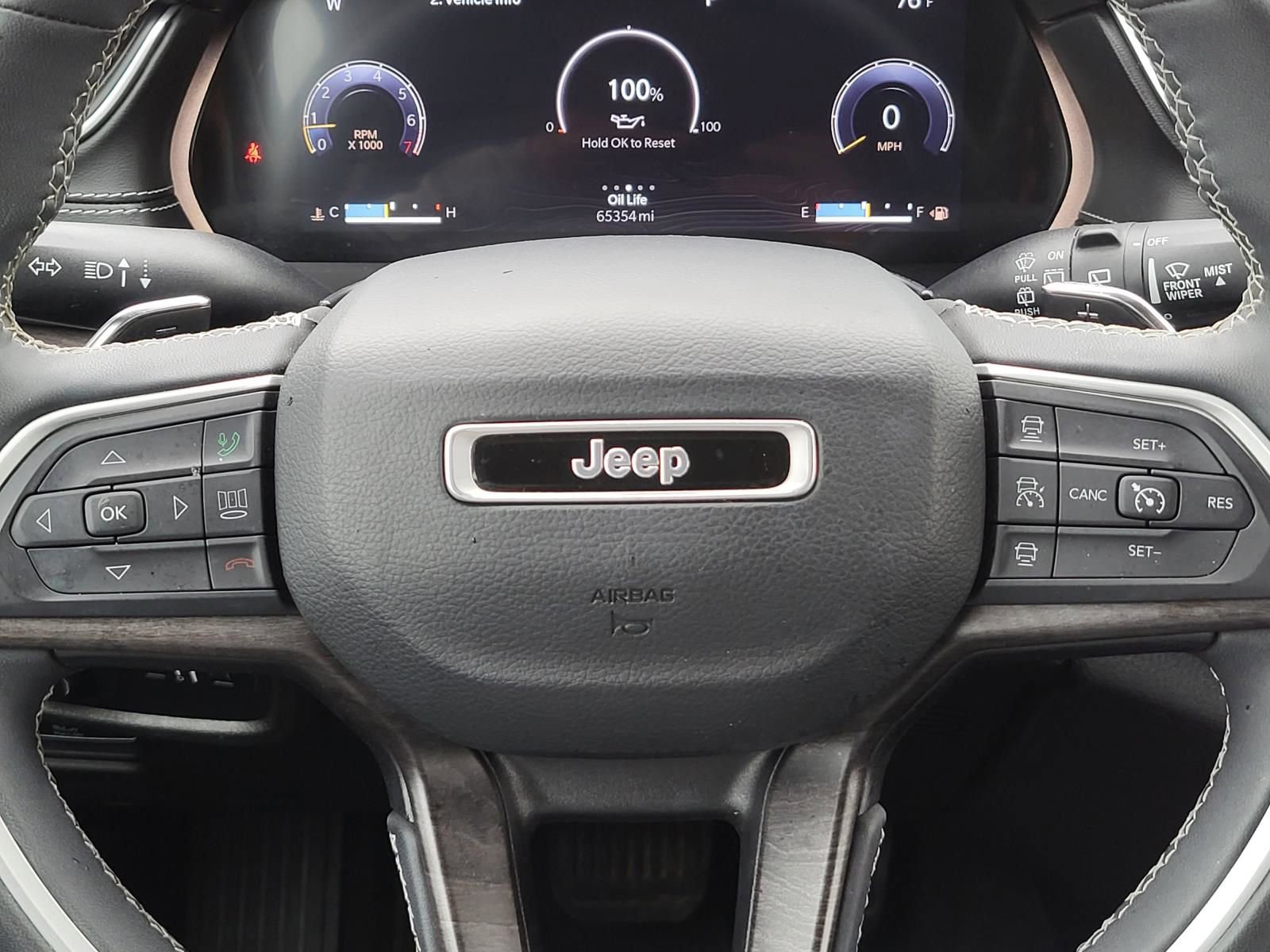 Used 2023 Jeep Grand Cherokee Limited w/ Black Appearance Package image 26