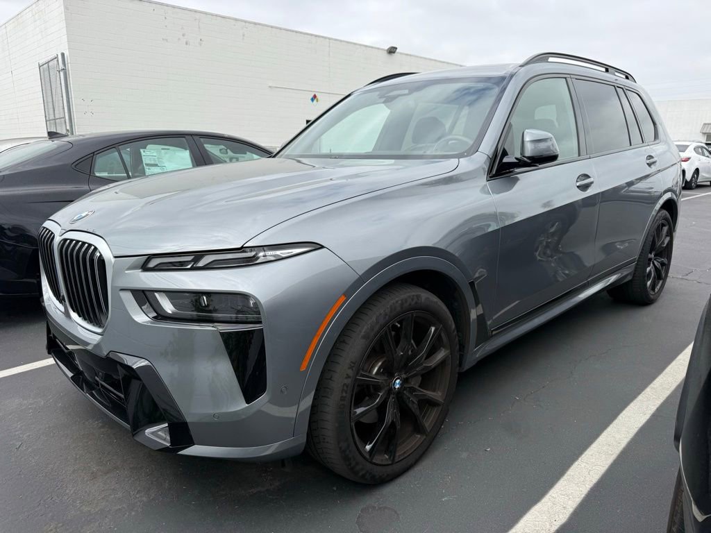 Used 2024 BMW X7 xDrive40i w/ M Sport Package AWD/4WD image 2