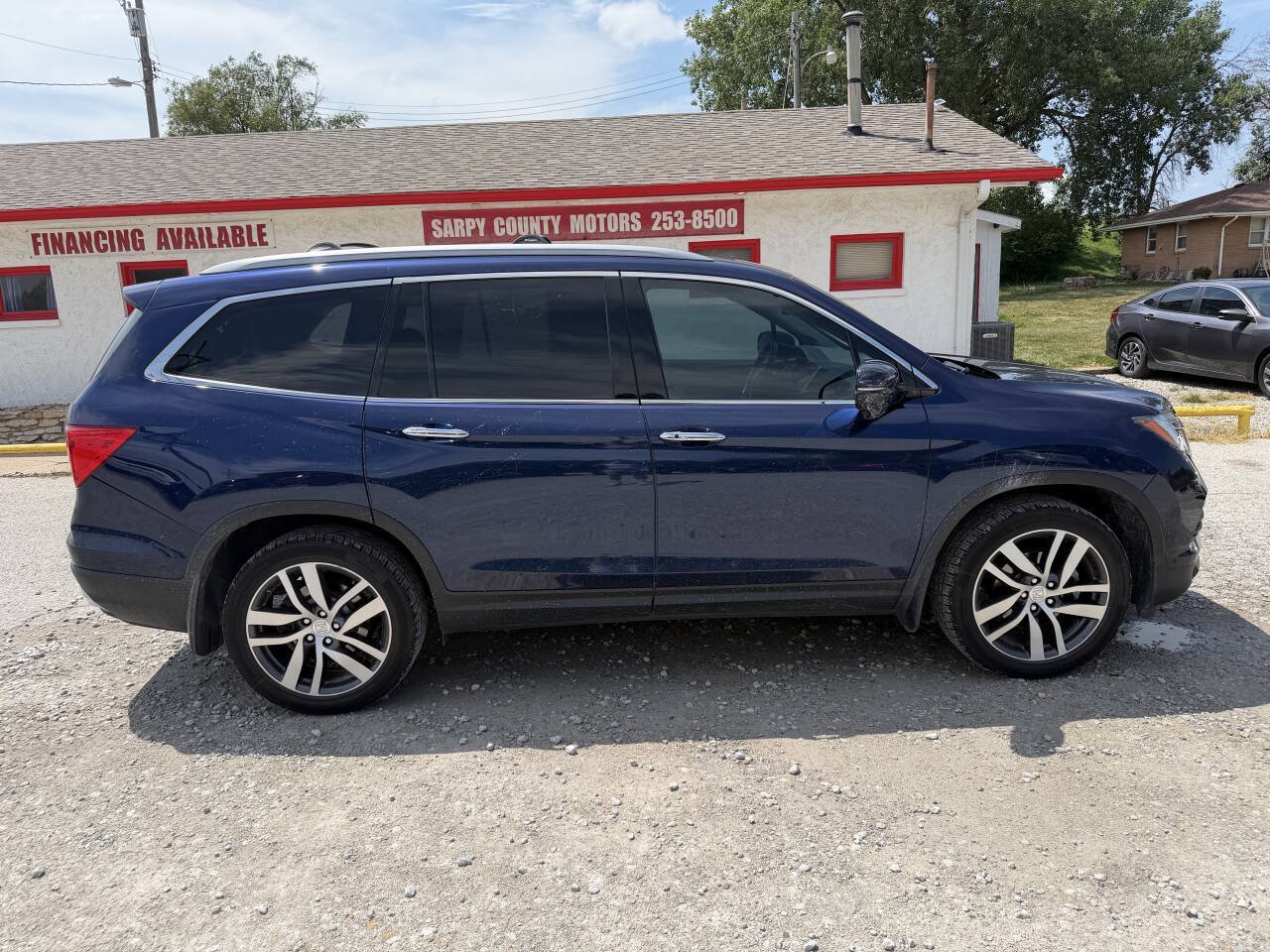 Used 2017 Honda Pilot Touring image 2