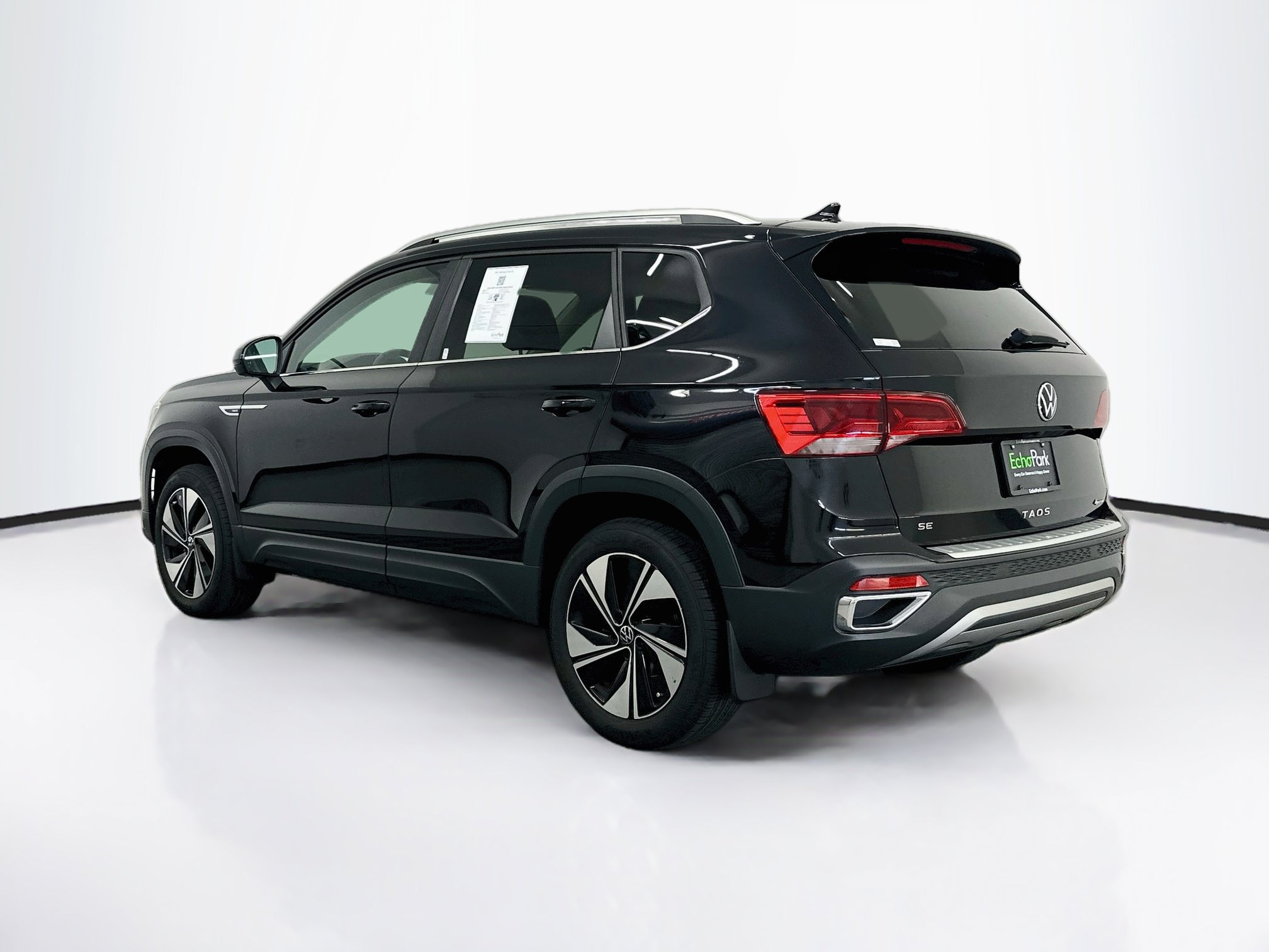 Used 2023 Volkswagen Taos SE w/ Panoramic Sunroof Package AWD/4WD image 5