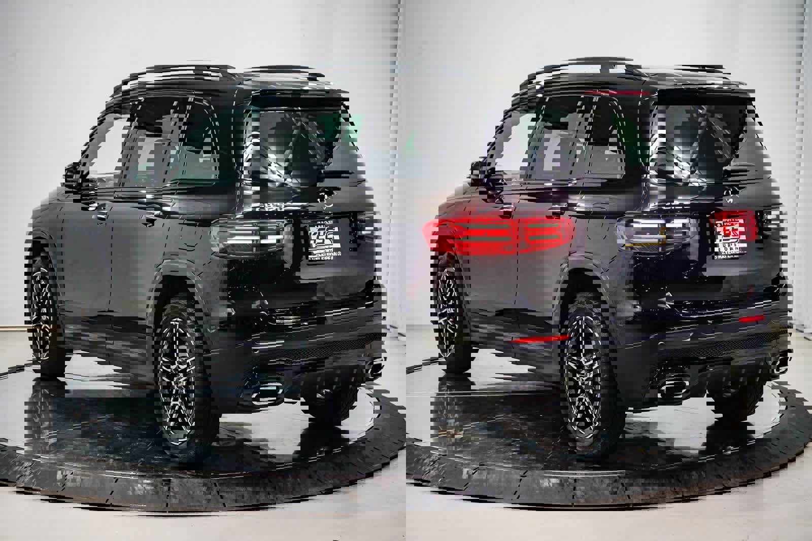 Used 2025 Mercedes-Benz GLB 250 image 2