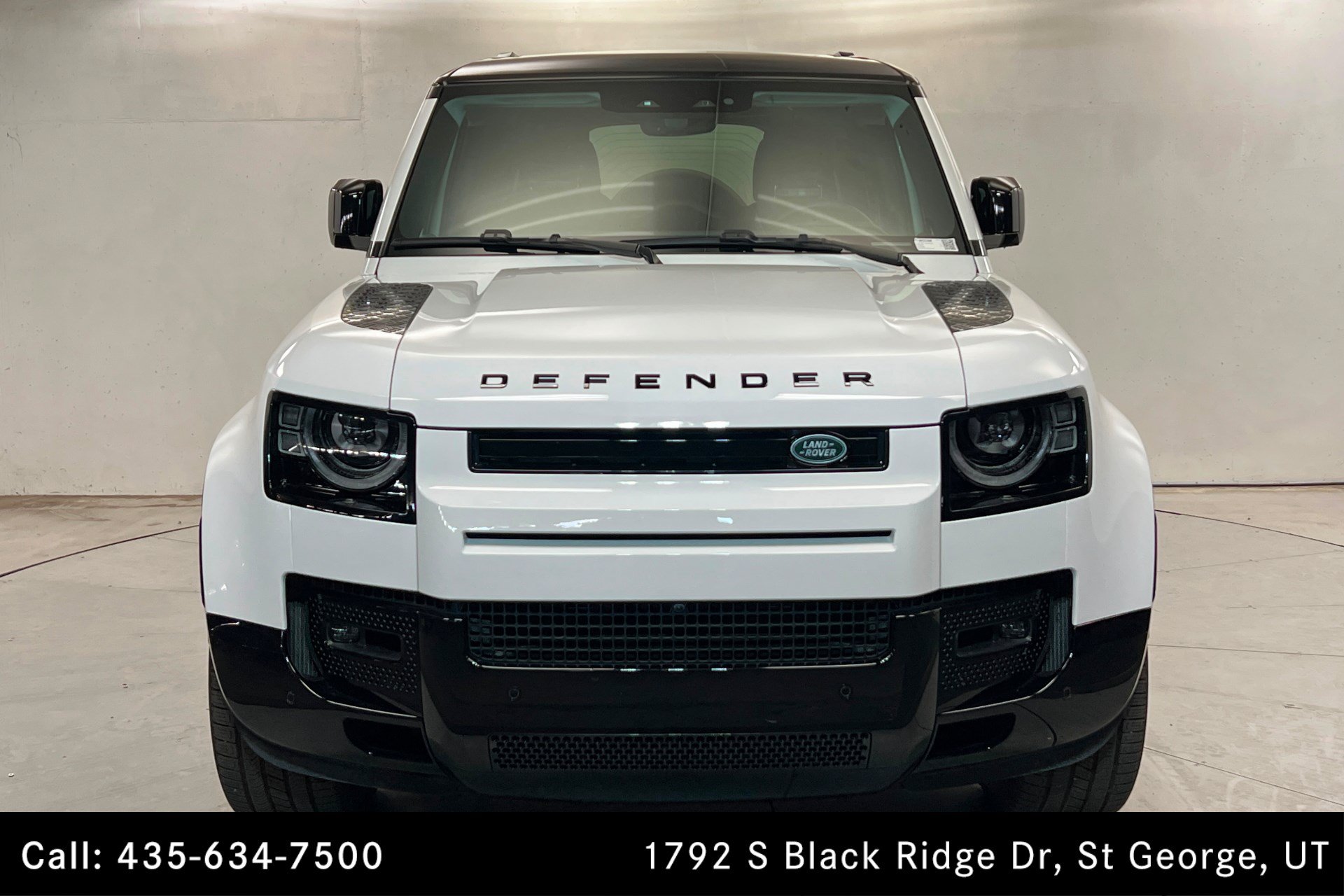 Used 2025 Land Rover Defender 130 X-Dynamic SE AWD/4WD image 8