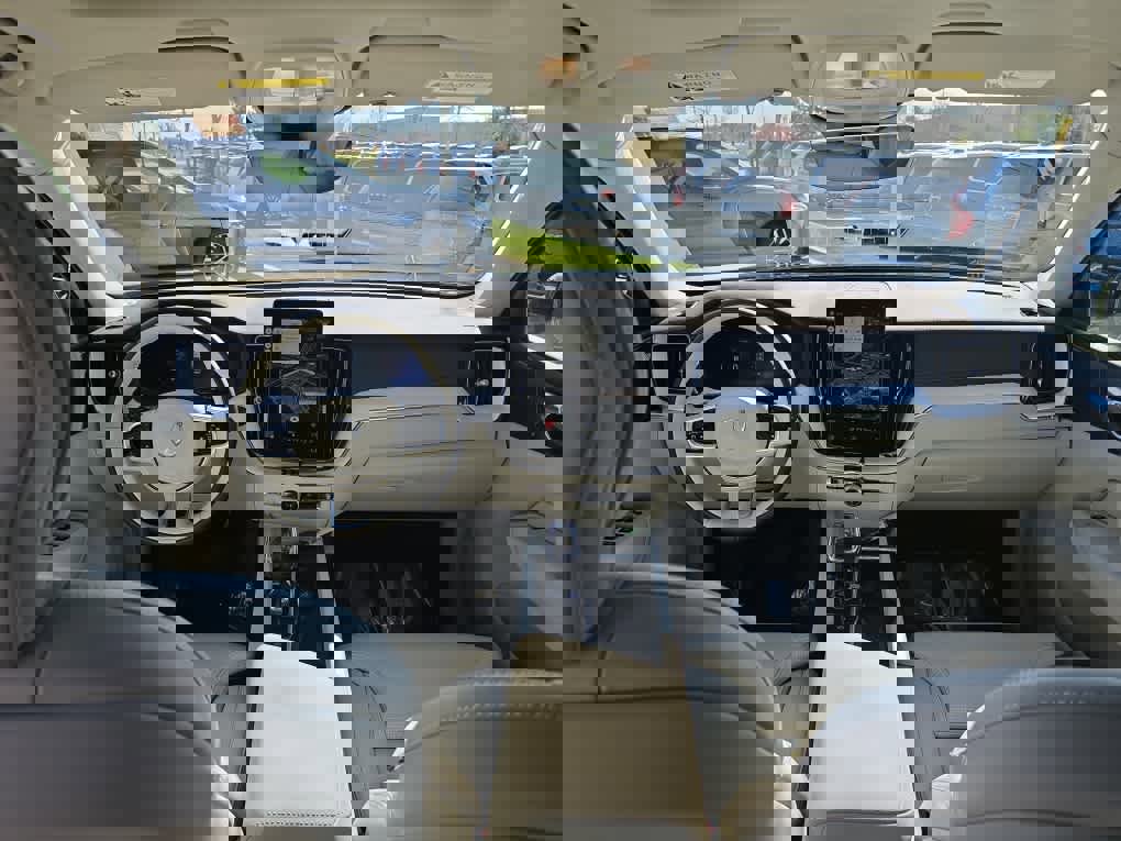 Used 2026 Volvo XC60 B5 Ultra w/ Protection Package Premier AWD/4WD image 10