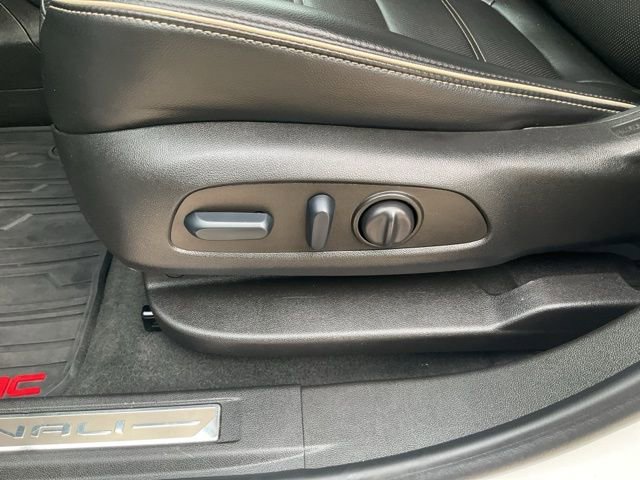 Used 2023 GMC Acadia Denali w/ Denali Technology Package image 7