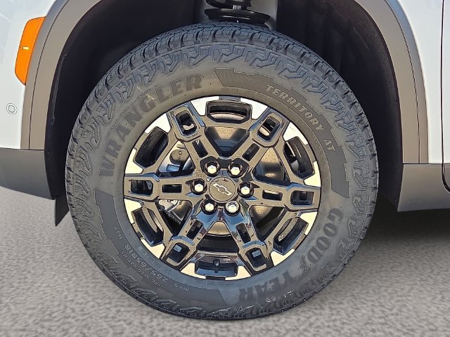 New 2027 Chevrolet Traverse Z71 w/ Enhanced Driving Package AWD/4WD image 9