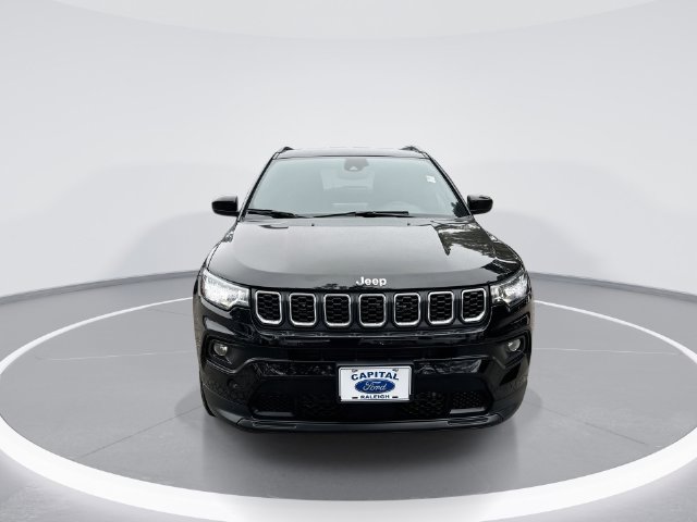 Used 2025 Jeep Compass Latitude AWD/4WD image 3