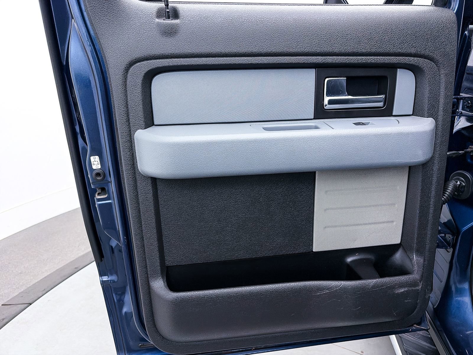 Used 2014 Ford F150 XLT w/ XLT Chrome Package image 24