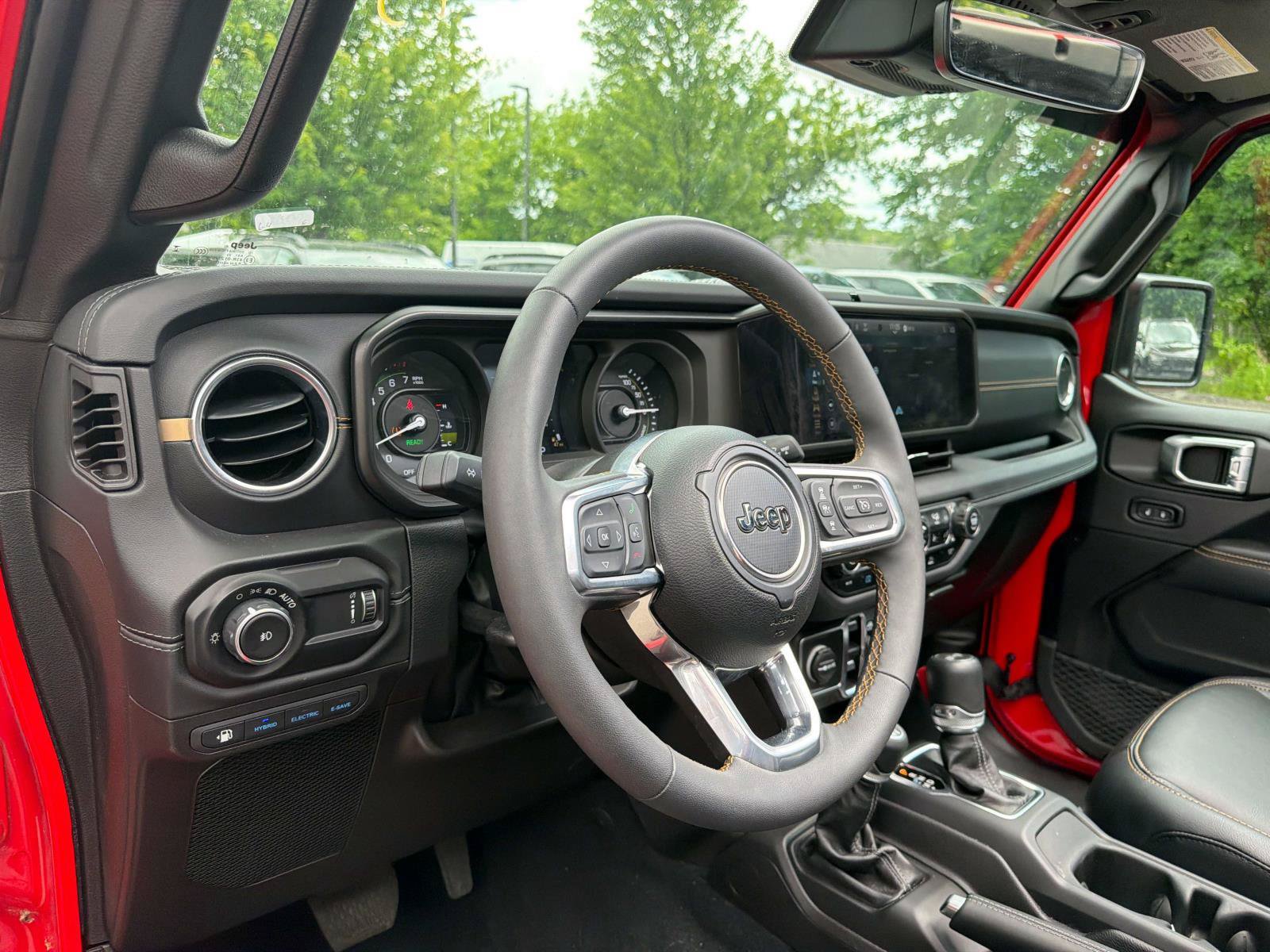 Used 2024 Jeep Wrangler Unlimited Sahara w/ Technology Group AWD/4WD image 7