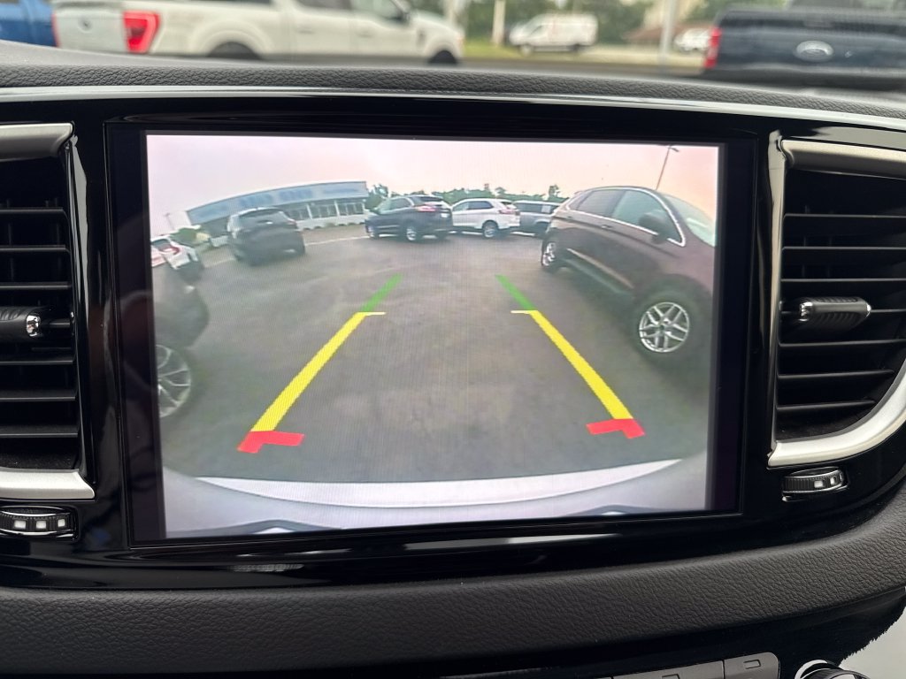 Used 2024 Chrysler Pacifica Touring-L FWD image 17