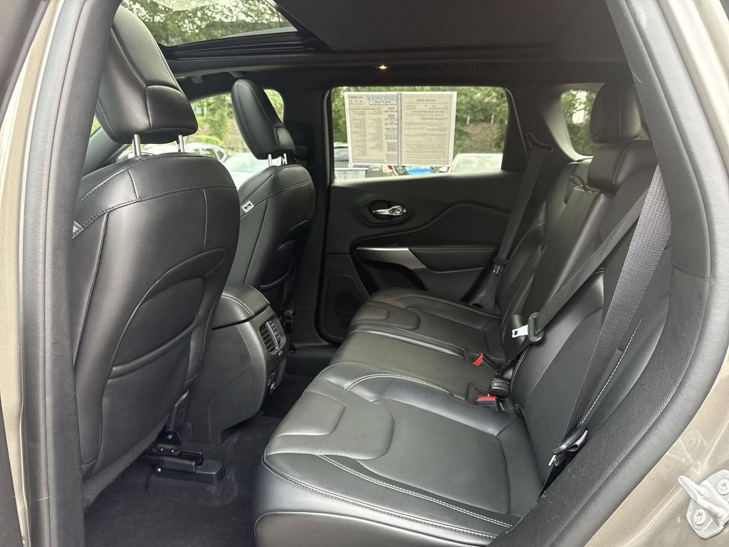Used 2021 Jeep Cherokee Latitude Lux 80th Anniv w/ Quick Order Package 26U 80TH FWD image 25
