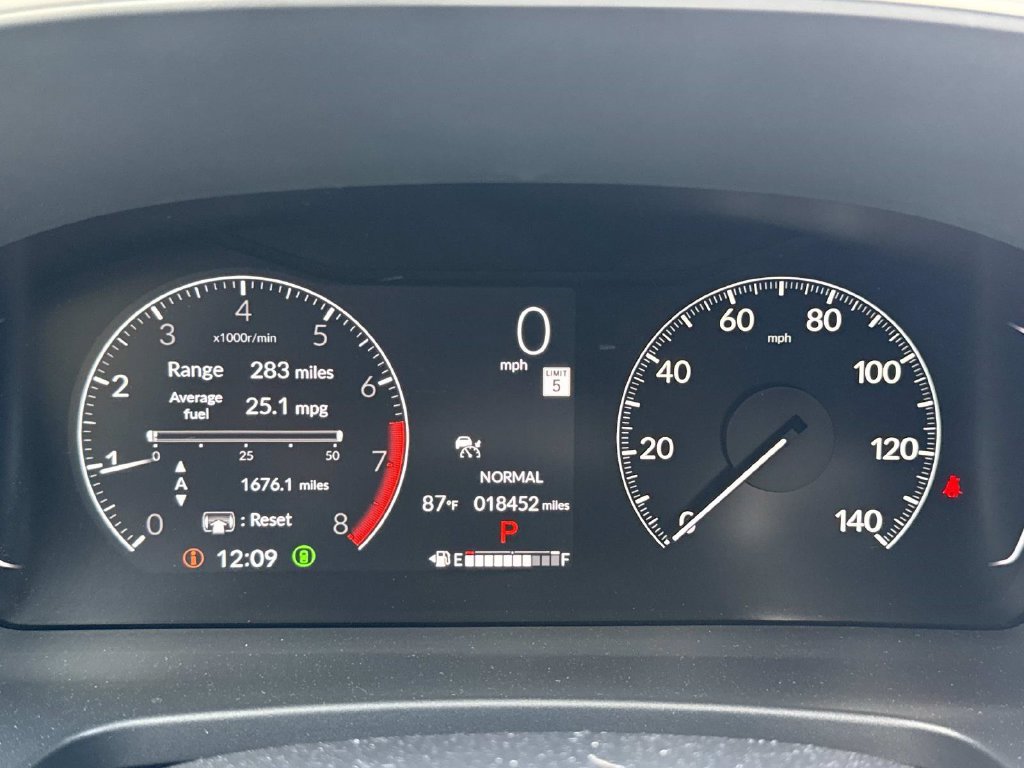 Used 2024 Honda Pilot Touring image 7