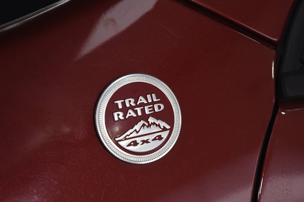 Used 2015 Jeep Cherokee Trailhawk w/ Cold Weather Group image 25