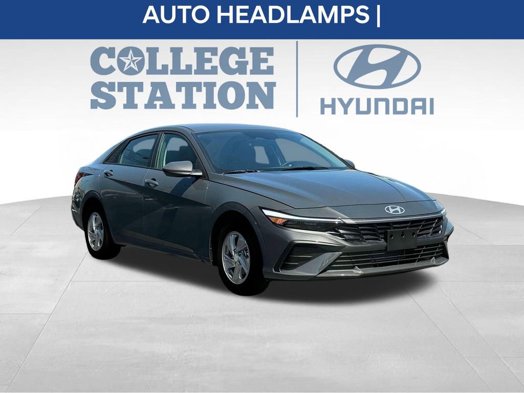 Used 2025 Hyundai Elantra SE image 13