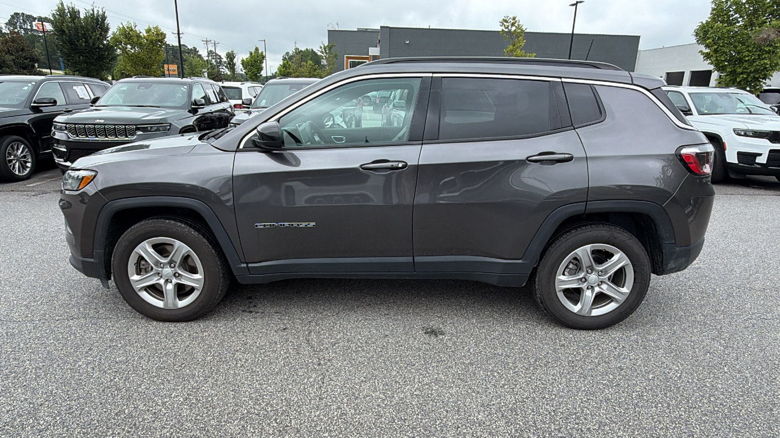 Used 2024 Jeep Compass Latitude AWD/4WD image 11