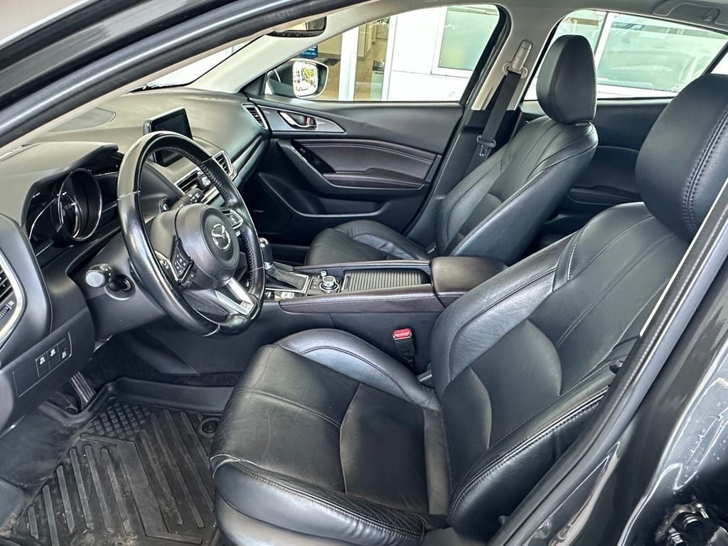 Used 2018 MAZDA MAZDA3 Grand Touring w/ Premium Equipment Package FWD image 9