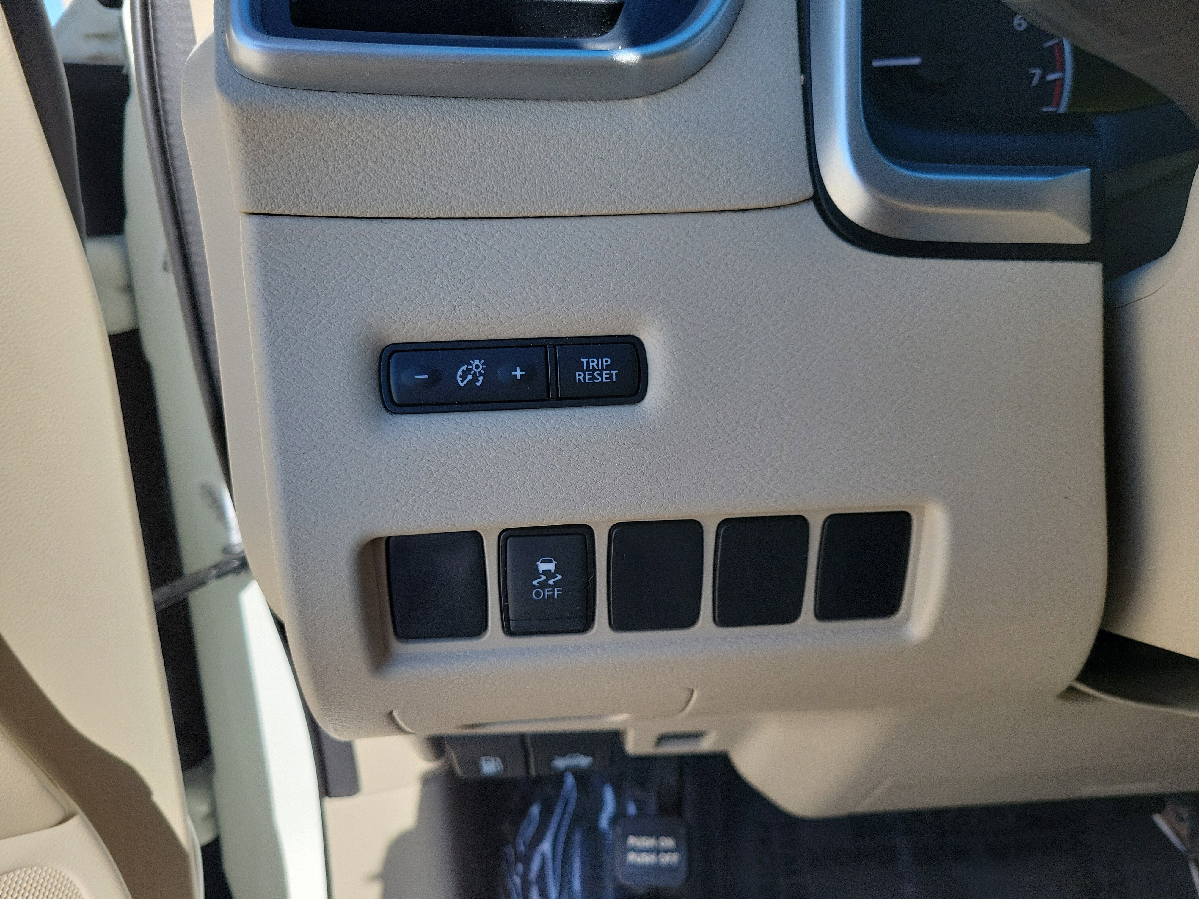 Used 2018 Nissan Murano SV w/ Cargo Package image 26