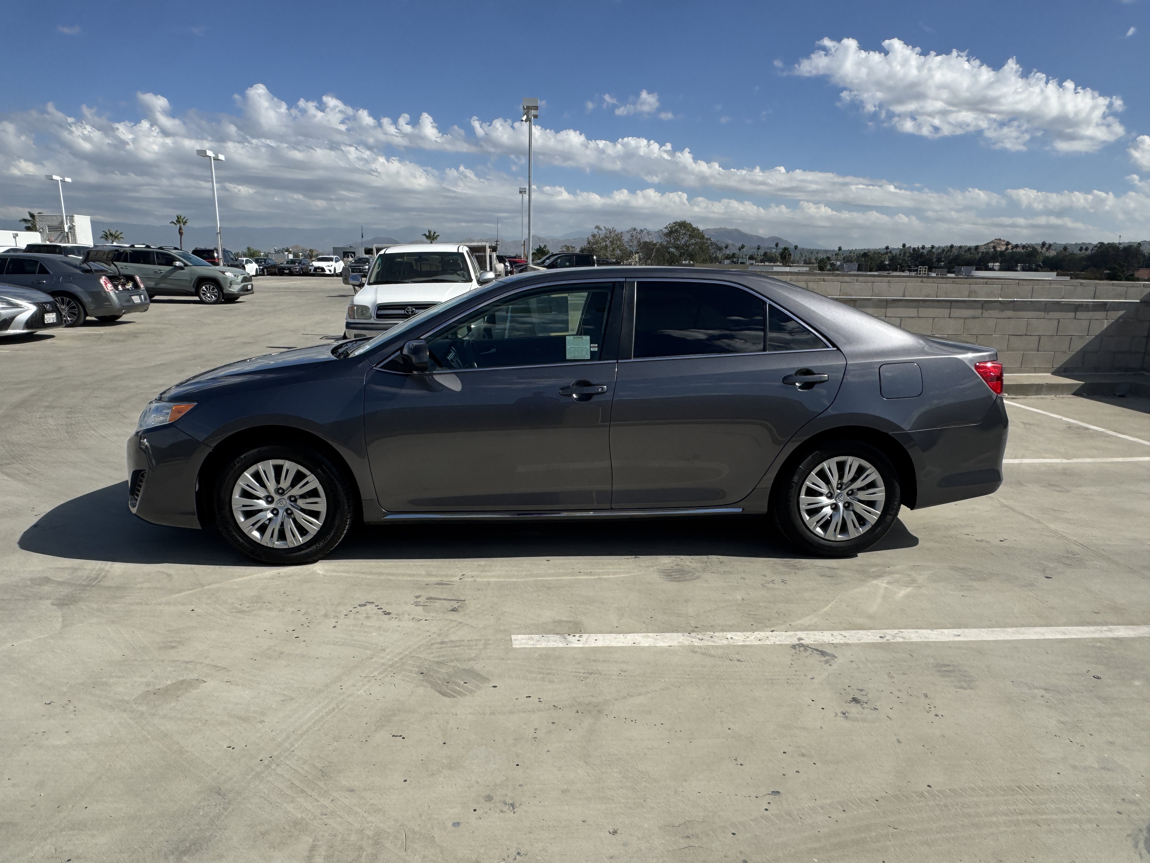 Used 2014 Toyota Camry LE FWD image 6