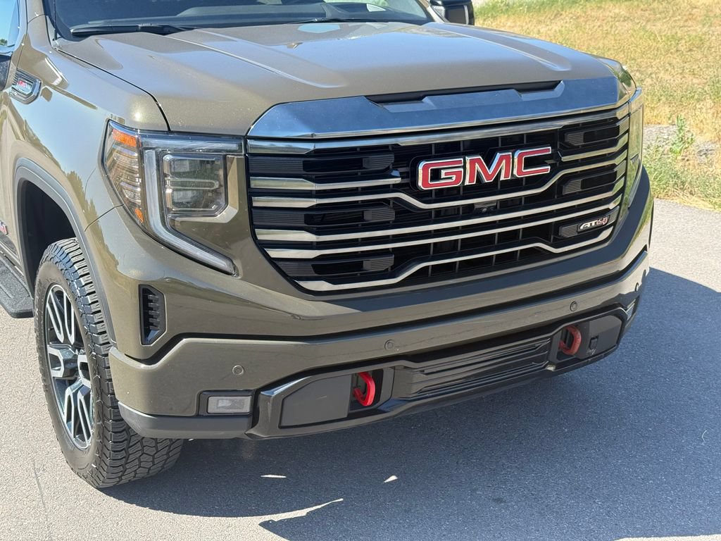 Used 2023 GMC Sierra 1500 AT4 w/ Technology Package AWD/4WD image 3