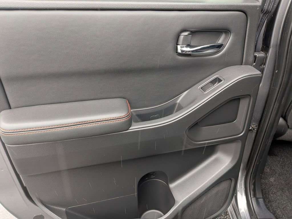 Used 2024 Nissan Frontier PRO-4X image 25