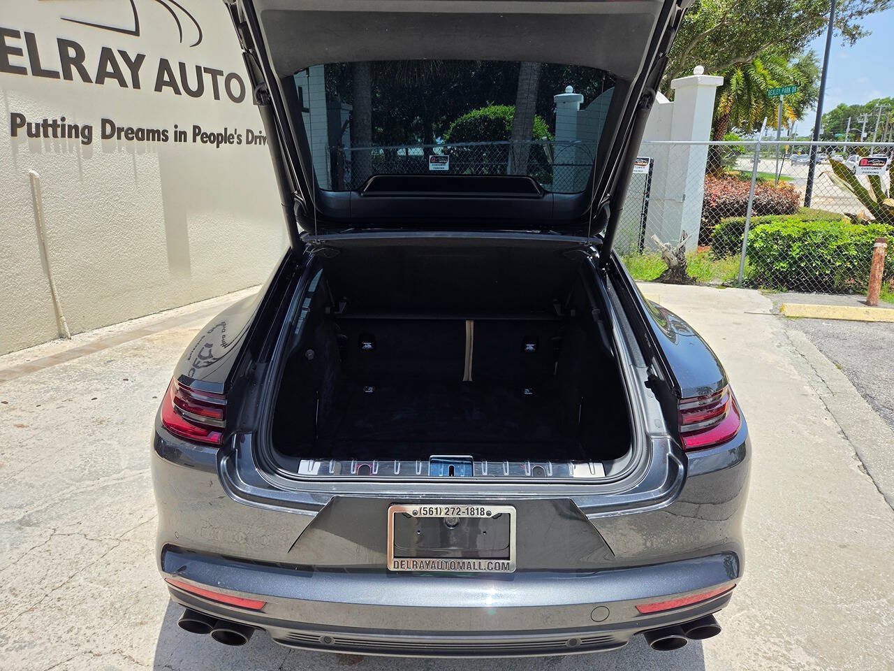 Used 2020 Porsche Panamera RWD image 13