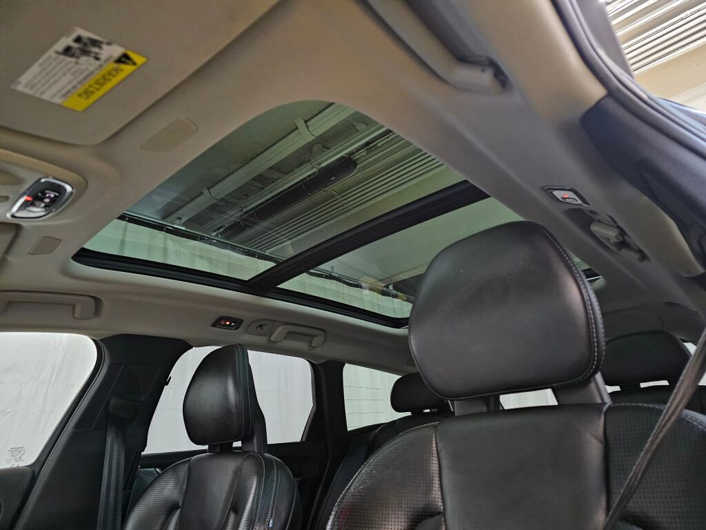 Used 2017 Volvo V90 T6 Cross Country image 23